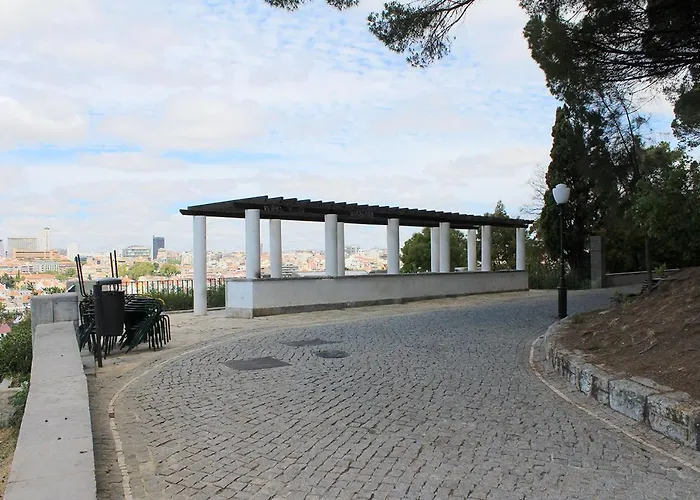 Charmoso - Penha De Franca * Lisboa